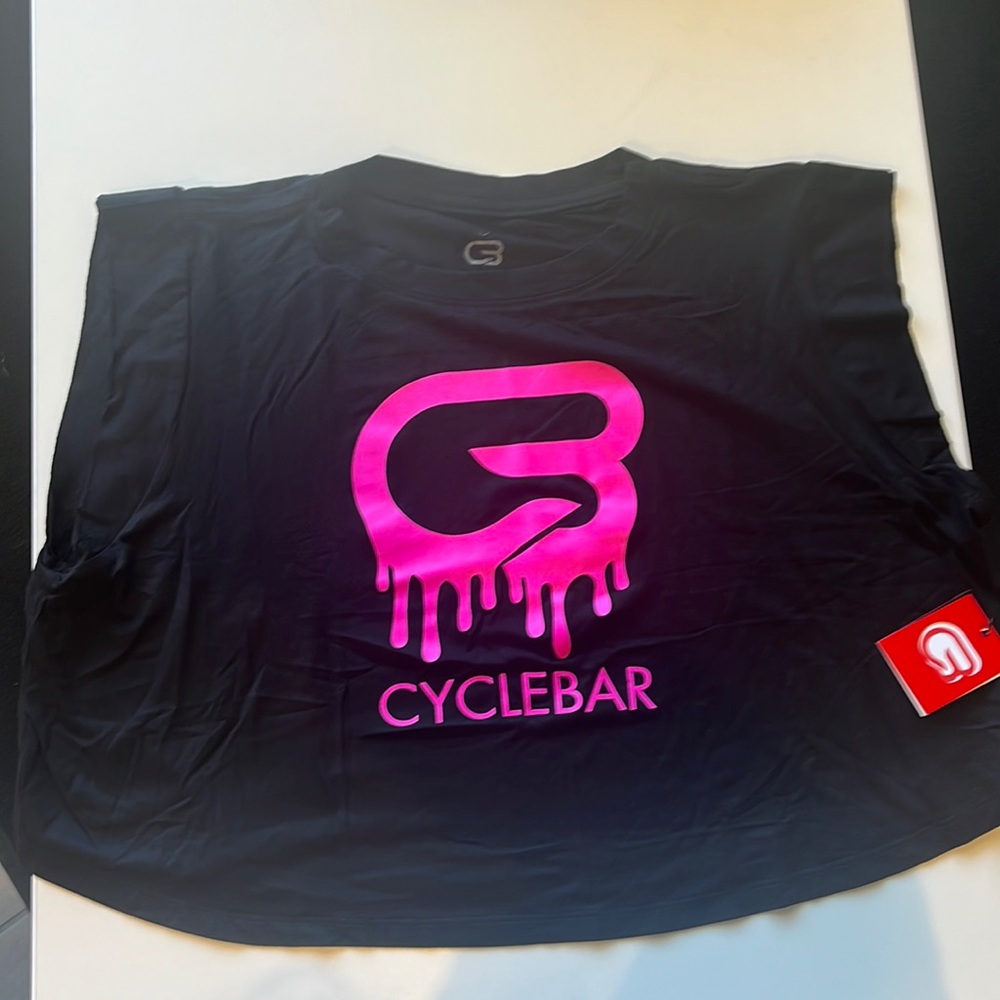 Black and pink drip crop tee